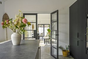 kitchen internal- click for photo gallery